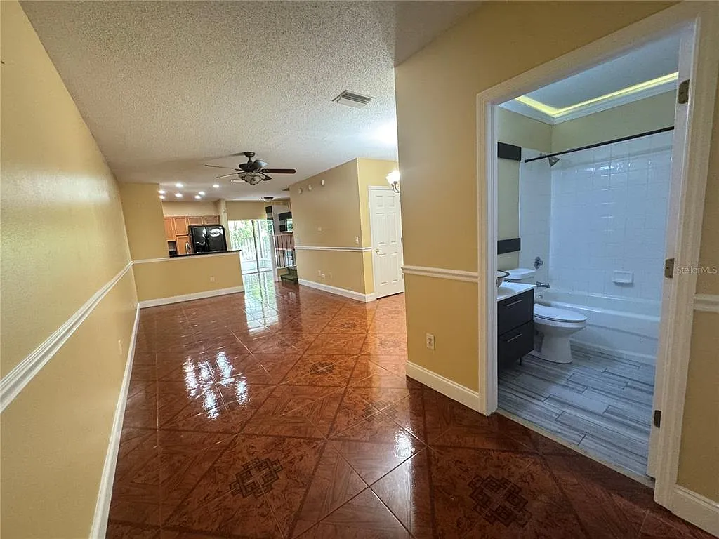 3 bed, 3.0 bath, 1412 sqft, $2,000 — Photo 3