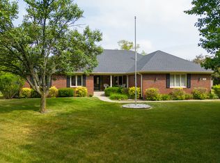 220 Innisbrooke Dr, Greenwood, IN 46142