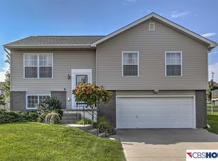 15817 Redwood St, Omaha, NE 68136