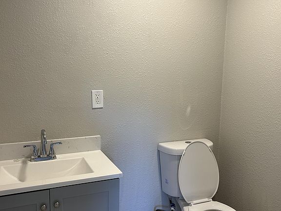 4th image of 1233 E Weber Ave #1