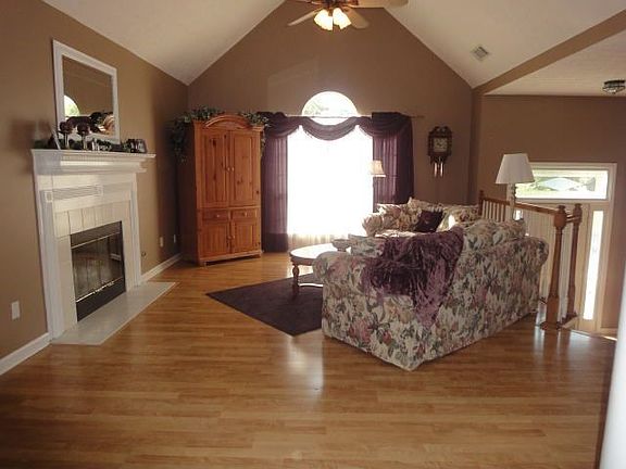 3rd image of 115 Sagamore Ln