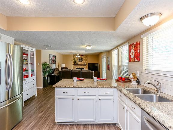 5th image of 903 Ferndale Ln