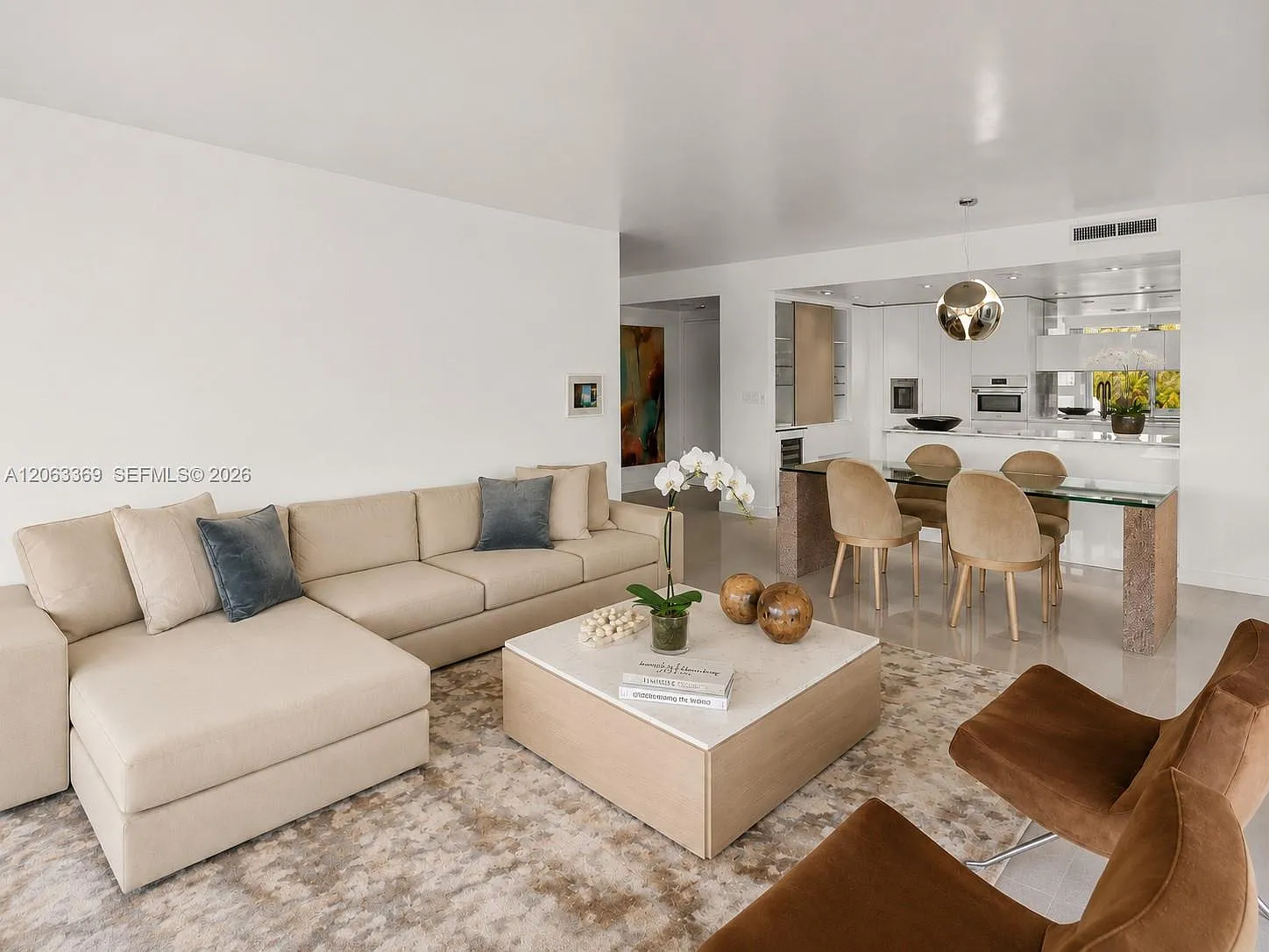 Commodore Club West Condo — Photo 2