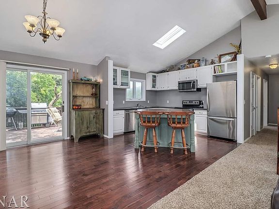 5th image of 807 Broadmoor Dr