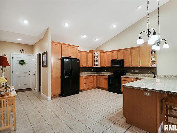5th image of 2317 W Chandler Ct