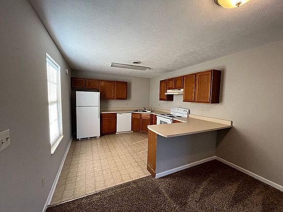 4th image of 1611 Meadow Springs Dr #3