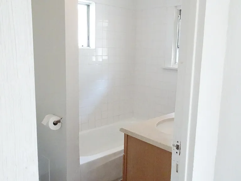 2048 E 3rd St #2048 — Photo 23