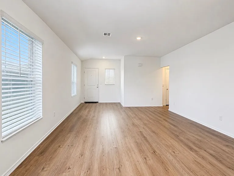 12917 Florence Ln — Photo 3