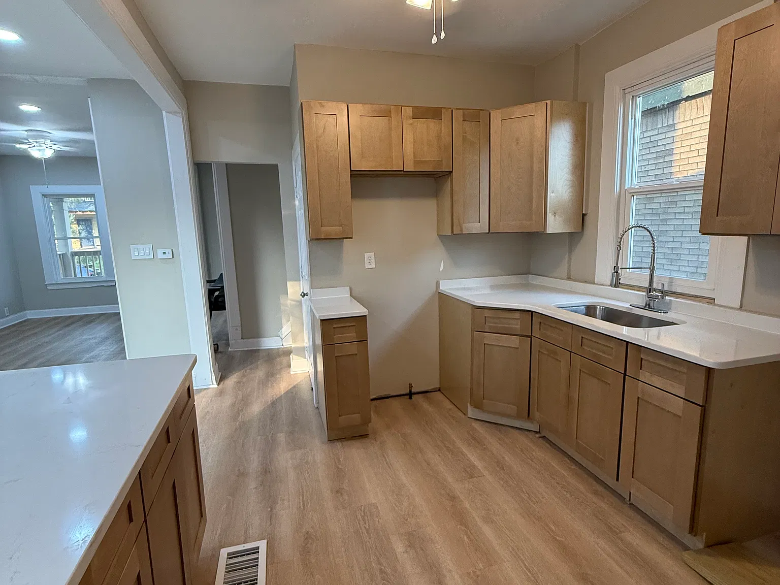 4 bed, 1246 sqft, $2,000 — Photo 3