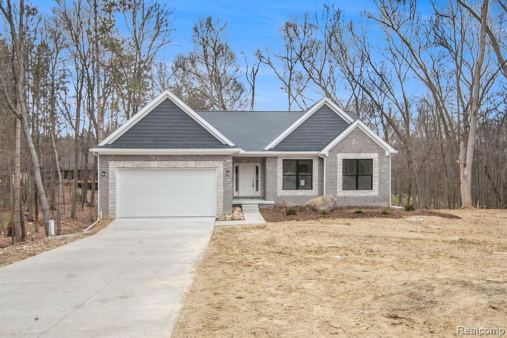 1107 Rolling Pines Dr, Ortonville, MI 48462 Zillow