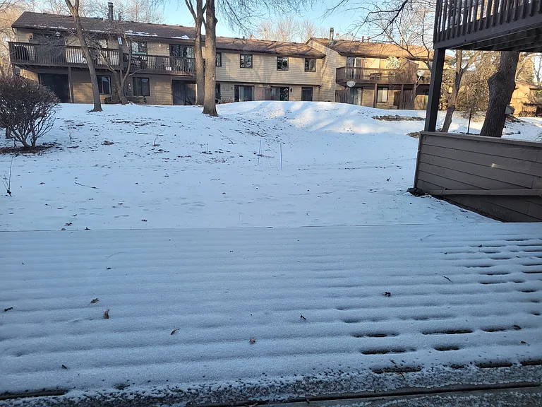 Large Back Deck with walking trails that lead to the lake!