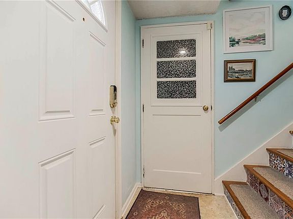 3rd image of 8421 Barnett Ave