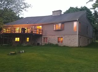 210 Prairie View Dr, North Prairie, WI 53153