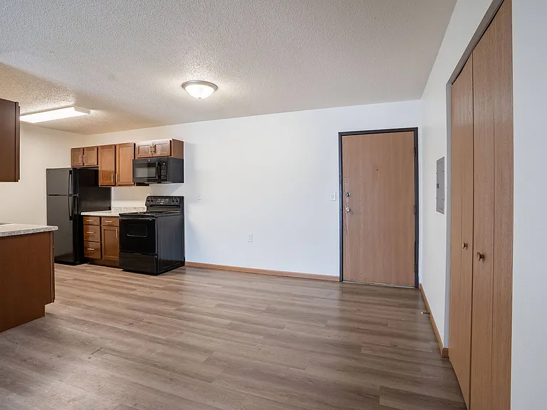 Moorhead, MN Woodstone Apartments | 31A | Entry