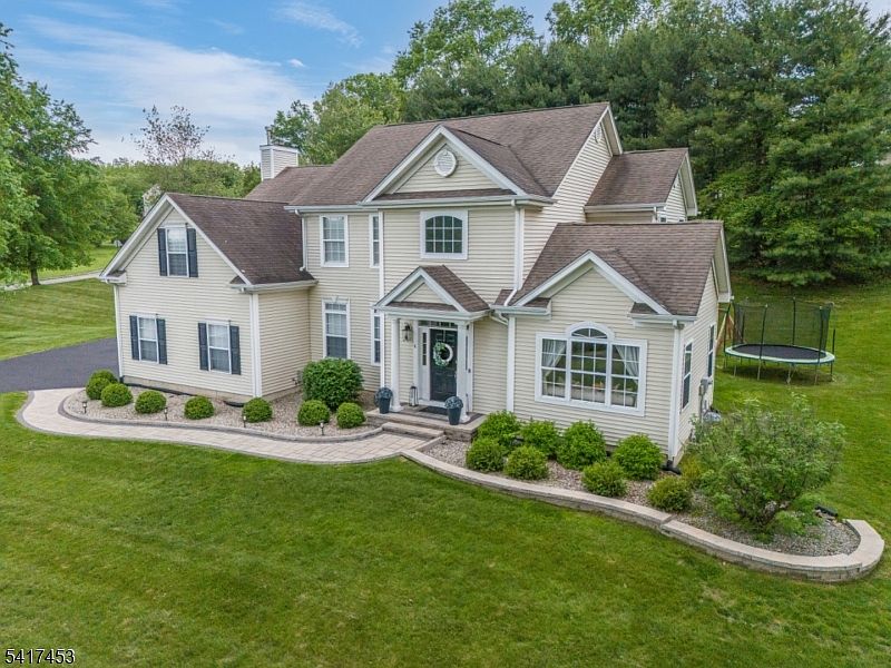 1st image of 6 Columbine Ct