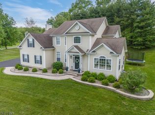 6 Columbine Ct, Raritan Twp., NJ 08822