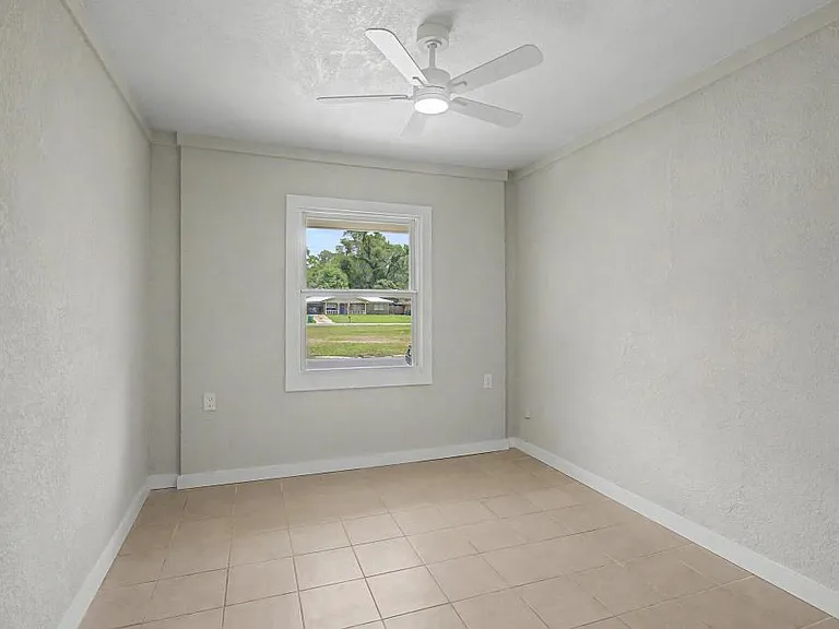 108 Phylis Dr — Photo 8
