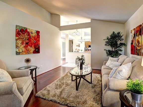 4th image of 1210 Kelly Park Cir