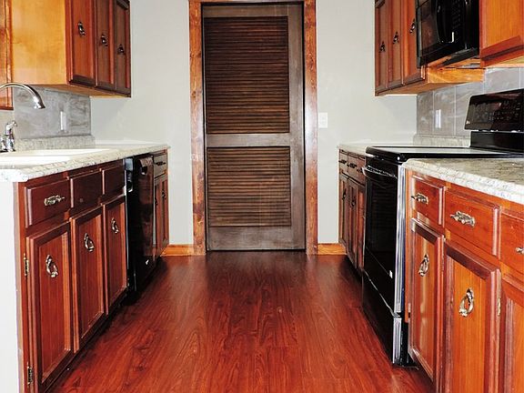5th image of 7685 Lilac Ave