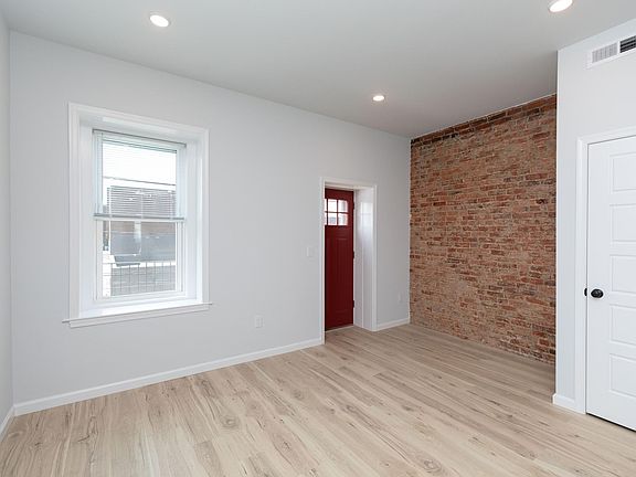 3rd image of 2911 W Clearfield St #B