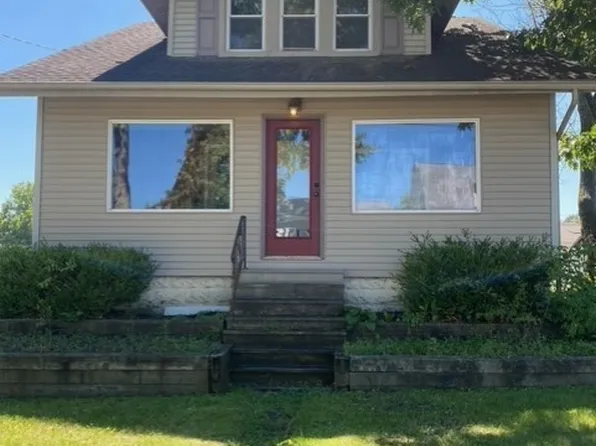 136 Jefferson St E, Hartville, OH 44632