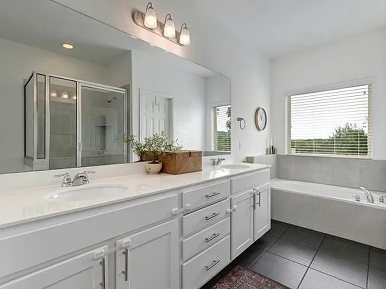 1404 Goldilocks Ln — Photo 16