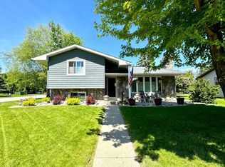 209 Lake St NW, Warroad, MN 56763