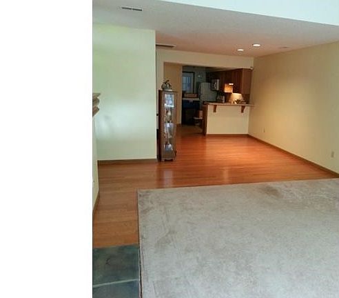 5th image of 20 Stratford Green Dr APT 3