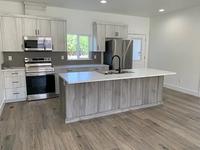 3 bed, 1240 sqft, $1,850 — Photo 2