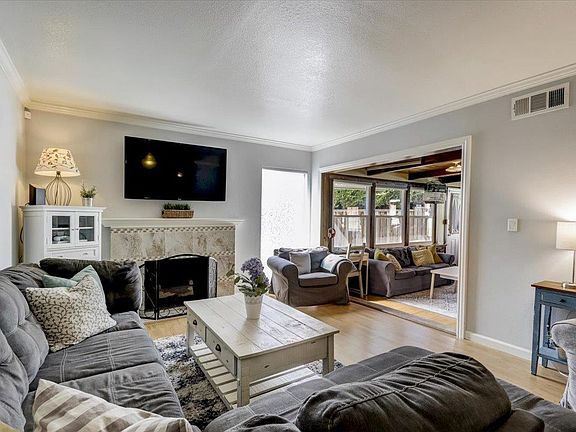 5th image of 697 Glenburry Way