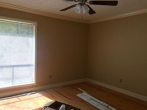 2nd image of 407 Bay Park Dr
