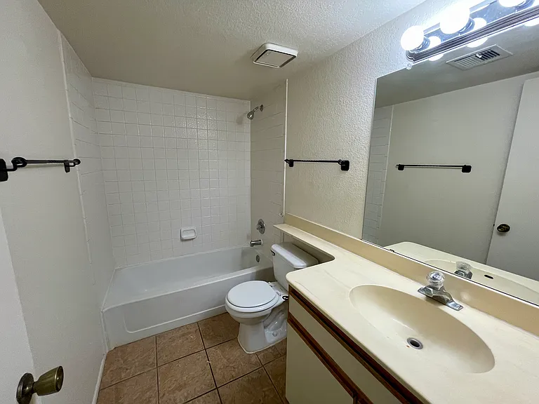 1710 W Wood Bridge Ct — Photo 7