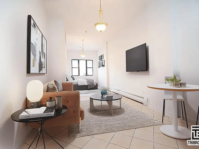 1719 E 8th St #1G — Photo 2