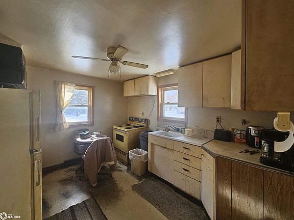 2nd image of 249 Titonka St SE