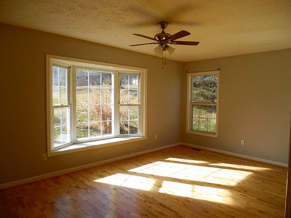 5th image of 51 Mooreland Blvd