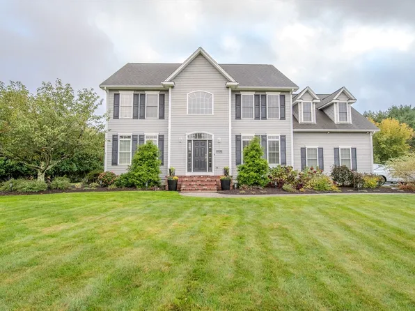 6 Evergreen Dr, Acushnet, MA 02743