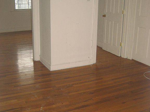 Living Room w/ hardwood floor