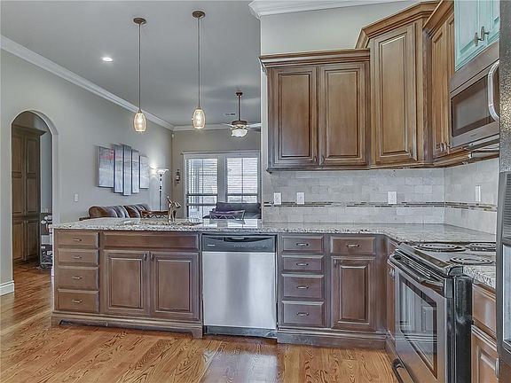 4th image of 212 SW 145th St
