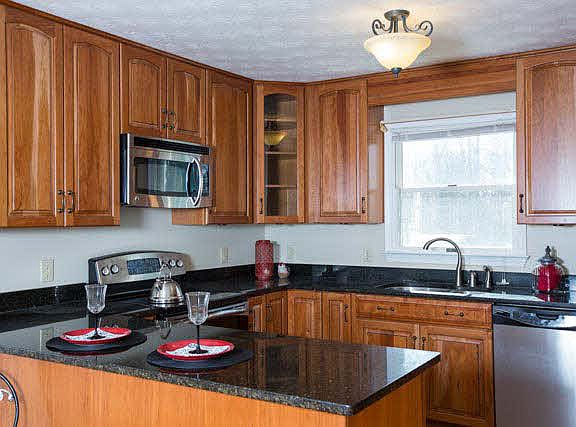 3rd image of 1905 Creekside Ct