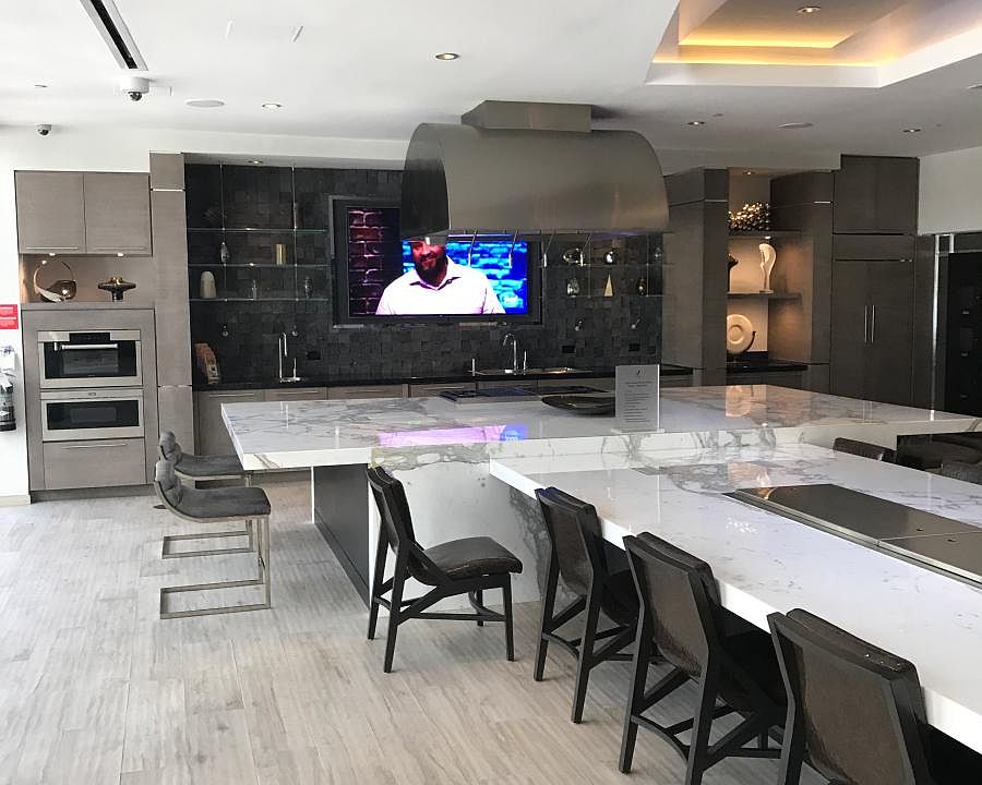 1st image of 203 SE 2nd Ave #1506