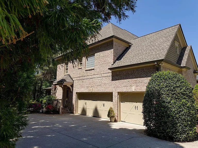 1405 Edenham Ln — Photo 35