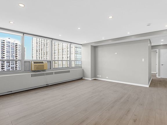 4th image of 3950 N Lake Shore Dr #907B