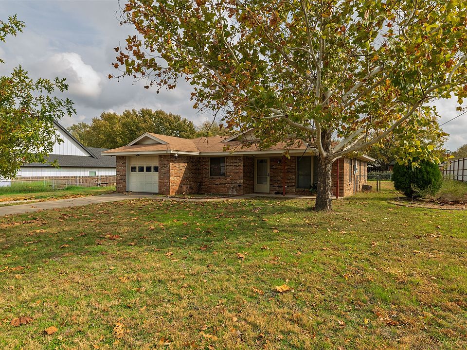 1st image of 401 Berryhill Dr