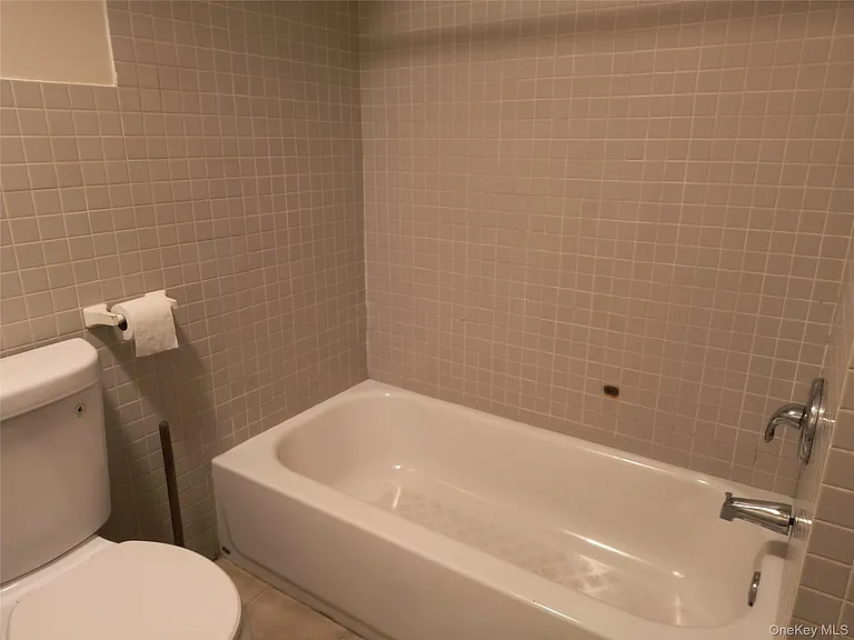 22 Gidney Ave #LOWER LEVEL — Photo 10