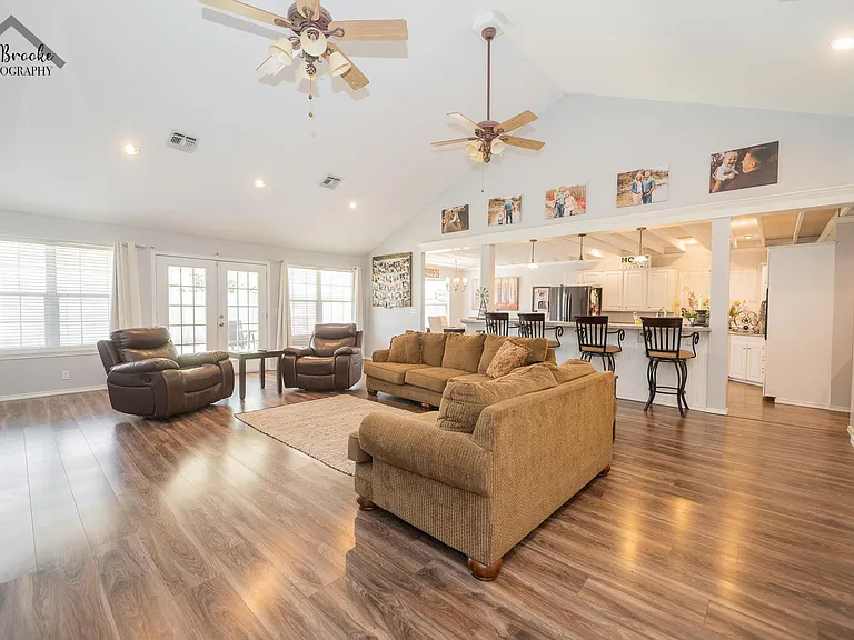 800 Shore Line Dr — Photo 5