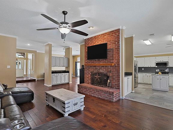 5th image of 7905 Whispering Woods Ln