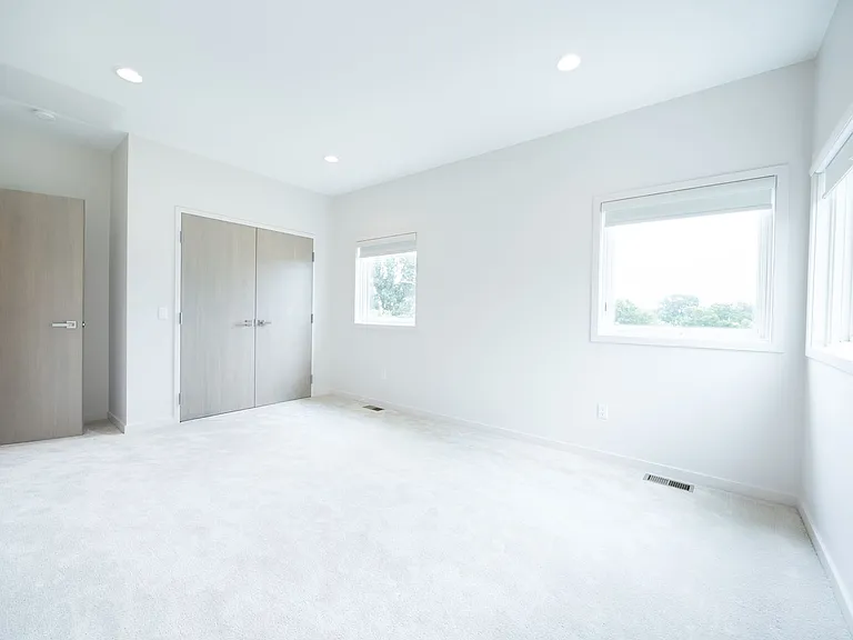301 W Short St — Photo 14