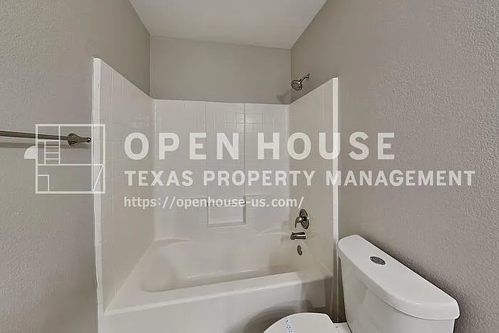 1304 Eagle Wing Ln — Photo 24