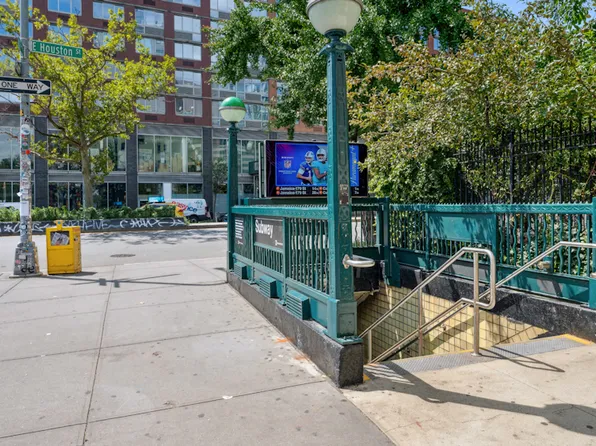 229 Chrystie Street image 24 of 26