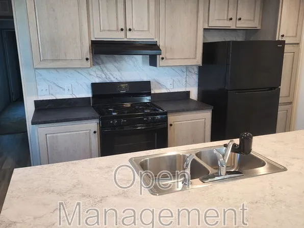 511 E 1st St, Huxley, IA